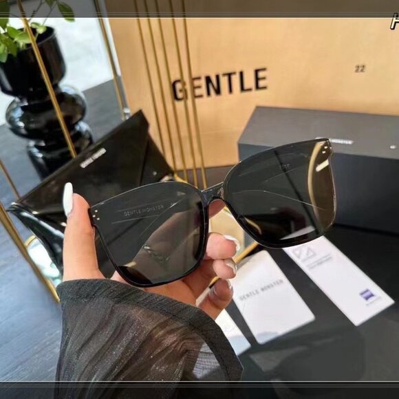 Gentle Monster Her Oversized Sunglasses - Black, Like New! main image 6